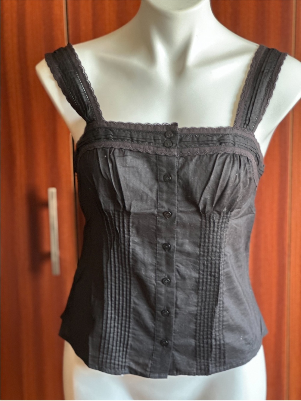 New  Vintage Guess black top with lace trim and button-up front. s M 100% Cotton - Picture 7 of 8